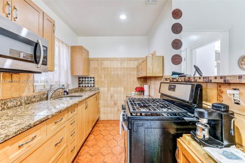 Villa ou maison à vendre à North Miami Beach, Floride: 3 chambres, 81.75 m2 № 2060817 - photo 13