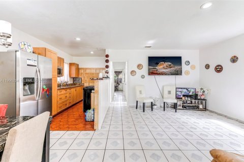 Villa ou maison à vendre à North Miami Beach, Floride: 3 chambres, 81.75 m2 № 2060817 - photo 10