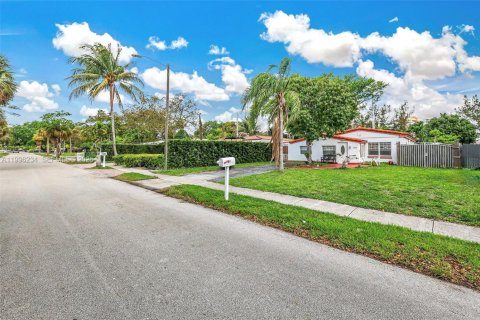 Villa ou maison à vendre à North Miami Beach, Floride: 3 chambres, 81.75 m2 № 2060817 - photo 25