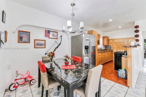 Villa ou maison à vendre à North Miami Beach, Floride: 3 chambres, 81.75 m2 № 2060817 - photo 12