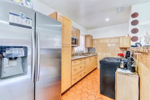 Villa ou maison à vendre à North Miami Beach, Floride: 3 chambres, 81.75 m2 № 2060817 - photo 15