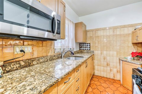 Villa ou maison à vendre à North Miami Beach, Floride: 3 chambres, 81.75 m2 № 2060817 - photo 14