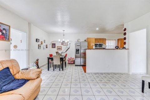 Villa ou maison à vendre à North Miami Beach, Floride: 3 chambres, 81.75 m2 № 2060817 - photo 29