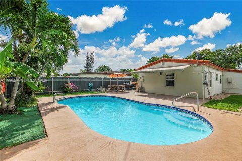 Villa ou maison à vendre à North Miami Beach, Floride: 3 chambres, 81.75 m2 № 2060817 - photo 4