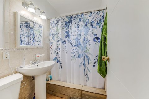 Villa ou maison à vendre à North Miami Beach, Floride: 3 chambres, 81.75 m2 № 2060817 - photo 19