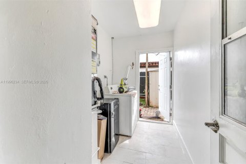 Villa ou maison à vendre à North Miami Beach, Floride: 3 chambres, 81.75 m2 № 2060817 - photo 24