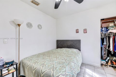 Villa ou maison à vendre à North Miami Beach, Floride: 3 chambres, 81.75 m2 № 2060817 - photo 17