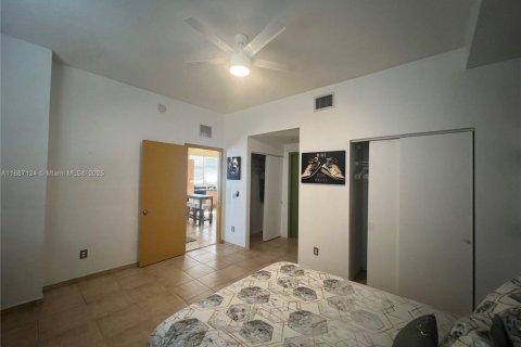 Condo in Miami, Florida, 1 bedroom  № 1933733 - photo 5