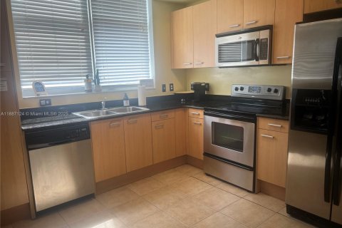 Condo in Miami, Florida, 1 bedroom  № 1933733 - photo 13