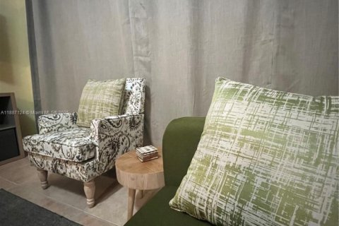 Condo in Miami, Florida, 1 bedroom  № 1933733 - photo 15