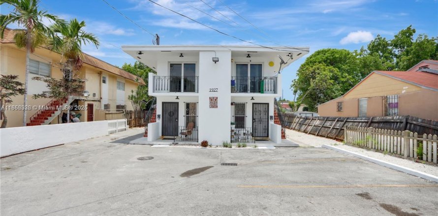 Villa ou maison à Miami, Floride 2 chambres, 80.82 m2 № 1878356