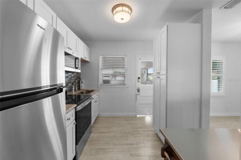 House in Tampa, Florida 3 bedrooms, 112.88 sq.m. № 1850037 - photo 9