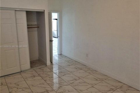 Casa en alquiler en Miami, Florida, 1 dormitorio, 64.1 m2 № 1993802 - foto 3