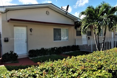 Casa en alquiler en Miami, Florida, 1 dormitorio, 64.1 m2 № 1993802 - foto 1