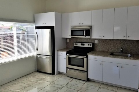 Casa en alquiler en Miami, Florida, 1 dormitorio, 64.1 m2 № 1993802 - foto 4