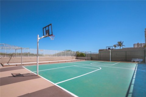 Condo in Hallandale Beach, Florida, 2 bedrooms  № 1707187 - photo 20