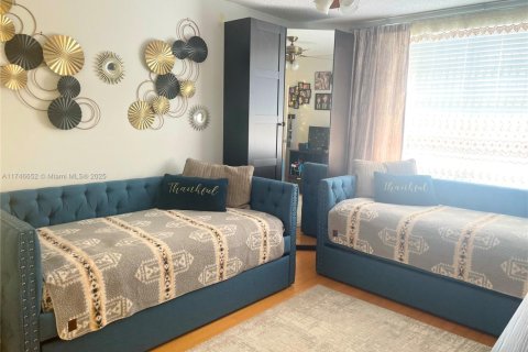 Condo in Hallandale Beach, Florida, 2 bedrooms  № 1707187 - photo 11