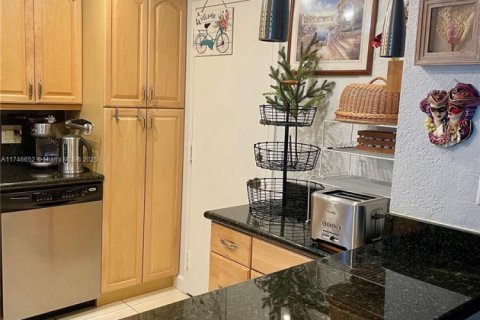 Condo in Hallandale Beach, Florida, 2 bedrooms  № 1707187 - photo 6