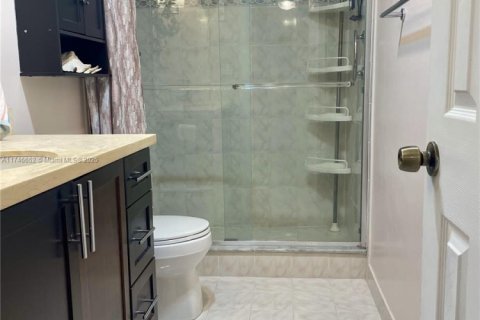 Condo in Hallandale Beach, Florida, 2 bedrooms  № 1707187 - photo 13