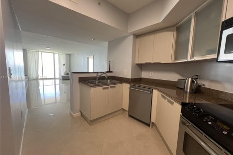 Condo in Sunny Isles Beach, Florida, 2 bedrooms  № 1862682 - photo 11