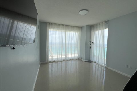 Condo in Sunny Isles Beach, Florida, 2 bedrooms  № 1862682 - photo 18