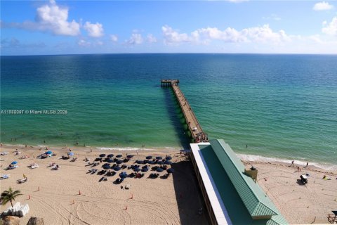 Condo in Sunny Isles Beach, Florida, 2 bedrooms  № 1862682 - photo 1