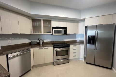 Condo in Sunny Isles Beach, Florida, 2 bedrooms  № 1862682 - photo 9
