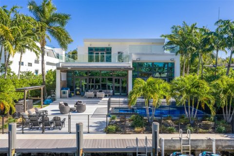 Casa en venta en Golden Beach, Florida, 6 dormitorios, 498.23 m2 № 2054941 - foto 5