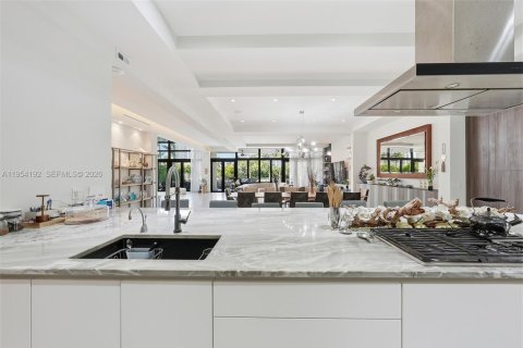 Casa en venta en Golden Beach, Florida, 6 dormitorios, 498.23 m2 № 2054941 - foto 16