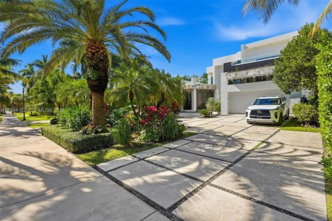 Casa en venta en Golden Beach, Florida, 6 dormitorios, 498.23 m2 № 2054941 - foto 3