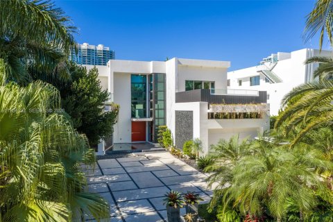 Casa en venta en Golden Beach, Florida, 6 dormitorios, 498.23 m2 № 2054941 - foto 9