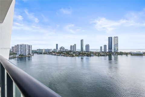 Copropriété à vendre à Aventura, Floride: 5 chambres, 410.35 m2 № 1811872 - photo 2