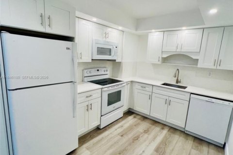 Copropriété à louer à Miami Beach, Floride: 1 chambre, 104.24 m2 № 2002562 - photo 10