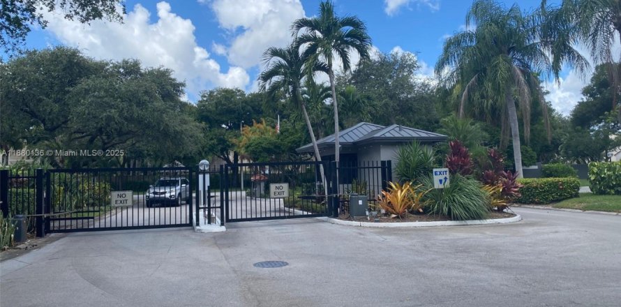 Кондоминиум с 2 спальнями в Помпано-Бич, Флорида № 1928845