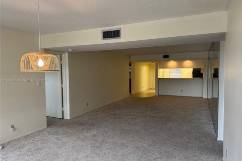 Купить кондоминиум в Помпано-Бич, Флорида 2 спальни, 126.07м2, № 1928845 - фото 10