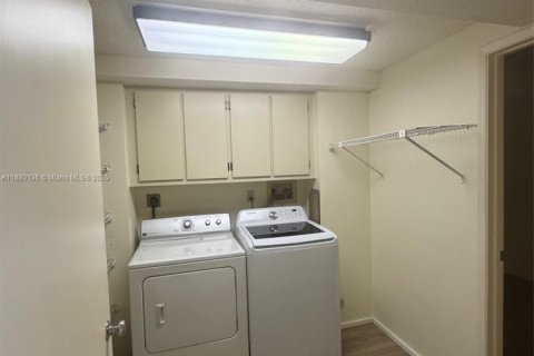 Купить кондоминиум в Помпано-Бич, Флорида 2 спальни, 126.07м2, № 1928845 - фото 15