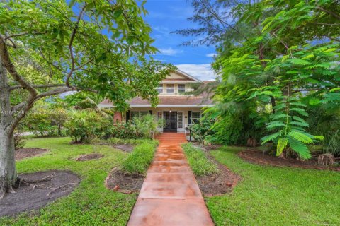 House in Pompano Beach, Florida 4 bedrooms, 246.01 sq.m. № 1930320 - photo 1
