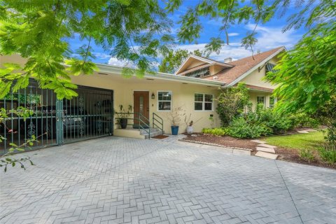 House in Pompano Beach, Florida 4 bedrooms, 246.01 sq.m. № 1930320 - photo 23