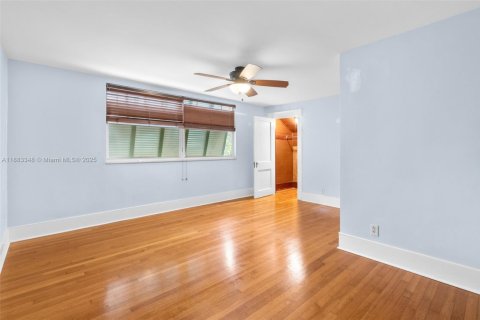 House in Pompano Beach, Florida 4 bedrooms, 246.01 sq.m. № 1930320 - photo 17