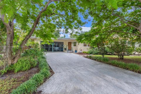 House in Pompano Beach, Florida 4 bedrooms, 246.01 sq.m. № 1930320 - photo 24