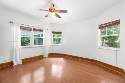 House in Pompano Beach, Florida 4 bedrooms, 246.01 sq.m. № 1930320 - photo 10