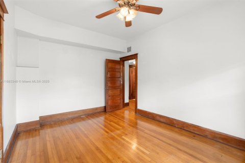 House in Pompano Beach, Florida 4 bedrooms, 246.01 sq.m. № 1930320 - photo 8