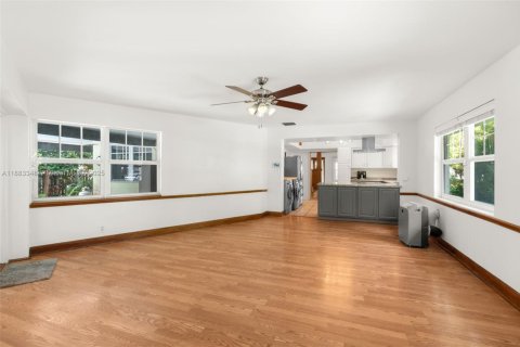 House in Pompano Beach, Florida 4 bedrooms, 246.01 sq.m. № 1930320 - photo 25