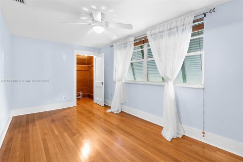 House in Pompano Beach, Florida 4 bedrooms, 246.01 sq.m. № 1930320 - photo 18