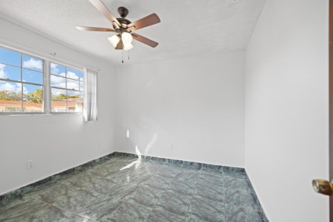 Villa ou maison à vendre à Miami, Floride: 4 chambres, 145.67 m2 № 1967869 - photo 15