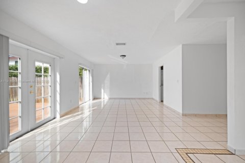 Villa ou maison à vendre à Miami, Floride: 4 chambres, 145.67 m2 № 1967869 - photo 7