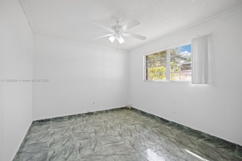 Villa ou maison à vendre à Miami, Floride: 4 chambres, 145.67 m2 № 1967869 - photo 14