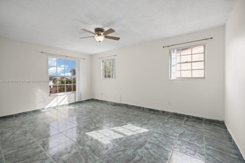 Villa ou maison à vendre à Miami, Floride: 4 chambres, 145.67 m2 № 1967869 - photo 18