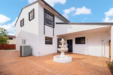 Villa ou maison à vendre à Miami, Floride: 4 chambres, 145.67 m2 № 1967869 - photo 5