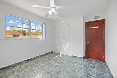 Villa ou maison à vendre à Miami, Floride: 4 chambres, 145.67 m2 № 1967869 - photo 10